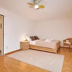 In Thun, Modern, Spacious, Perfect Location Chalé