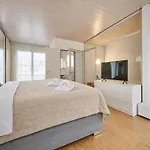 In Thun, Modern, Spacious, Perfect Location Chalet *